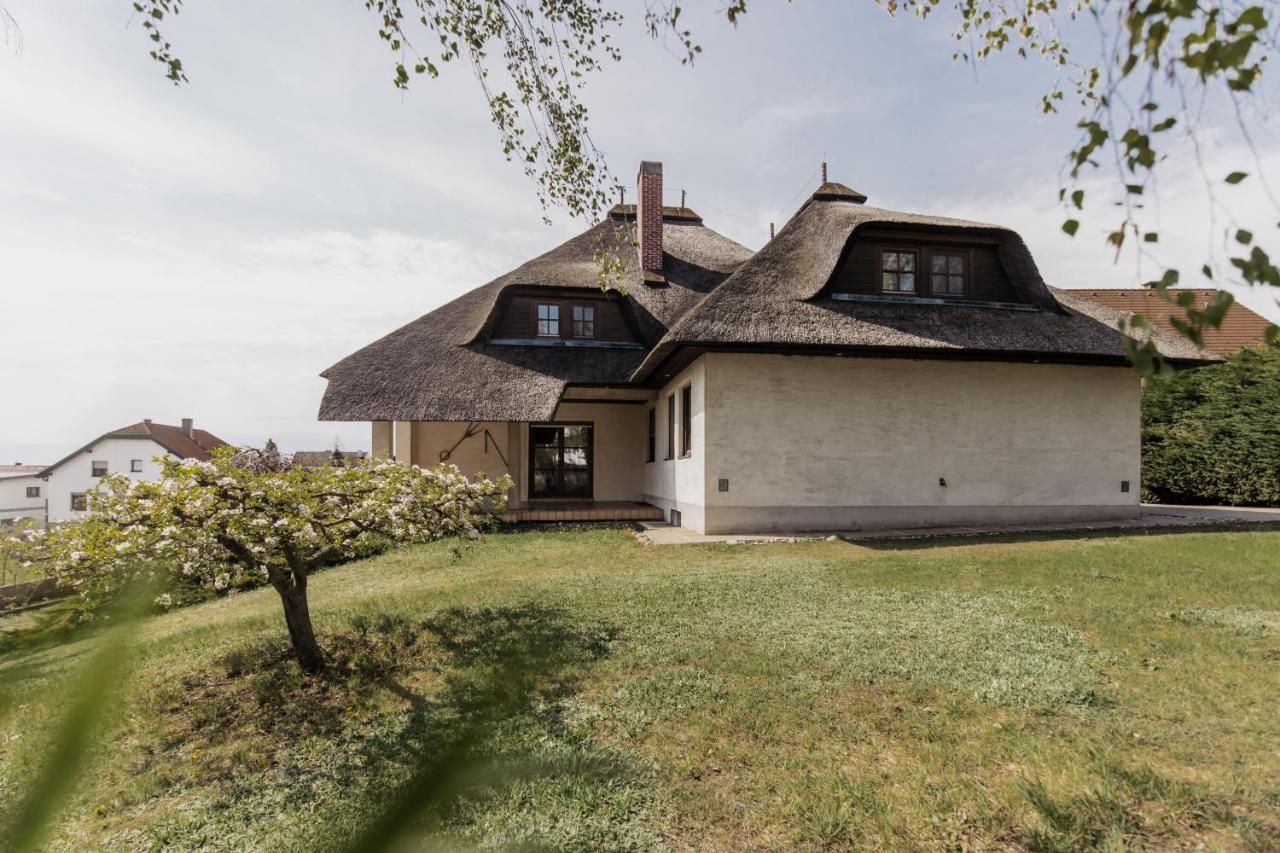 Ferienhaus Schilfvilla Mörbisch am See Dış mekan fotoğraf